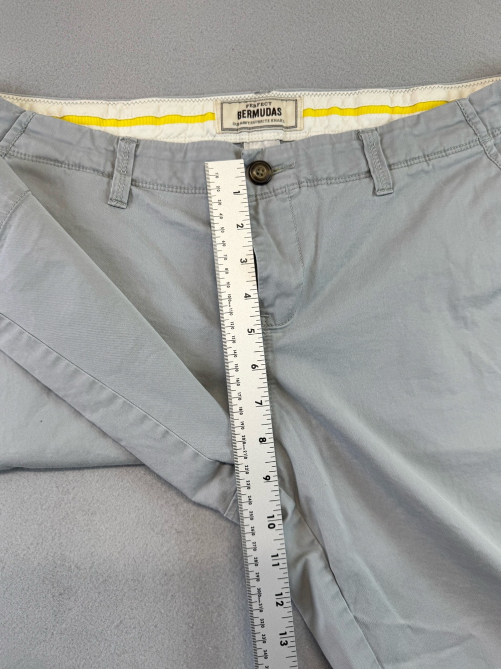 Women’s Old Navy Low Rise Light Gray Perfect Bermuda Shorts - Picture 5 of 8